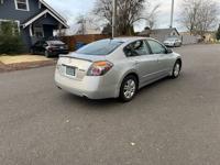 2010 Nissan Altima Hybrid | Clean Title | 35+ MPG | Sedan Vancouver - Image 7