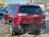 2019 JEEP CHEROKEE LOW MILES LTHR PANORAMIC SUNROOF HTD SEATS 4X4 HIGHLAND - Image 8