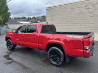 2017 Toyota Tacoma Double Cab SR5 TRD Sport 4WD V6 Long Bed --Clean-- kirkland - Image 8