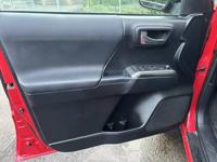 2017 Toyota Tacoma Double Cab SR5 TRD Sport 4WD V6 Long Bed --Clean-- kirkland - Image 10