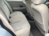 2004 FORD CROWN VICTORIA RELIABLE//GREAT DEAL - Image 9