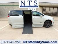 33K MILE CHRYSLER PACIFICA TOURING HANDICAPPED WHEELCHAIR PWR RAMP VAN Irving, TX