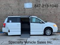 2008 Chrysler Town and Country Wheelchair Accessible Mobility Van Skokie - Image 4