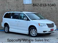 2008 Chrysler Town and Country Wheelchair Accessible Mobility Van Skokie - Image 5