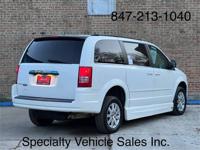 2008 Chrysler Town and Country Wheelchair Accessible Mobility Van Skokie - Image 9