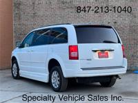 2008 Chrysler Town and Country Wheelchair Accessible Mobility Van Skokie - Image 10