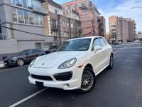 2012 Porsche Cayenne S V8 AWD Fully Loaded brooklyn - Image 2