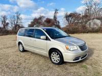 2014 Chrysler Town and country Touring 7 seater motorhubnj.com - Image 4
