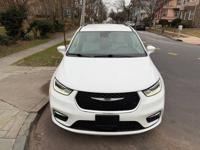 2021 Chrysler Pacifica Touring L AWD Staten Island NY - Image 4