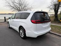 2021 Chrysler Pacifica Touring L AWD Staten Island NY - Image 7