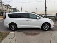2021 Chrysler Pacifica Touring L AWD Staten Island NY - Image 10