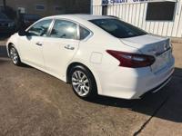 2018 Nissan Altima Your Job is Your Credit Here! Houston - Image 5