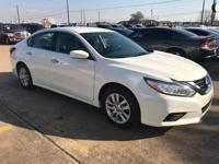 2018 Nissan Altima Your Job is Your Credit Here! Houston - Image 7