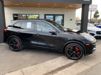 2017 Porsche Cayenne Turbo/Clean Title & Carfax - Image 4