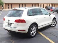 2012 VOLKSWAGEN TOUARGE VR6 SPORT AWD NAV LEATHER LOADED! Chicago Auto Capital - Image 4