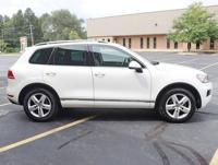 2012 VOLKSWAGEN TOUARGE VR6 SPORT AWD NAV LEATHER LOADED! Chicago Auto Capital - Image 9