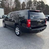 2011 Chevrolet Suburban - FINANCING AVAILABLE! - DEALMAKER AUTO SALES - - Image 4