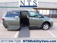 21K MILE TOYOTA SIENNA LE HANDICAP WHEELCHAIR POWER RAMP VAN Irving, TX - Image 2