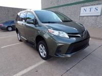 21K MILE TOYOTA SIENNA LE HANDICAP WHEELCHAIR POWER RAMP VAN Irving, TX - Image 4