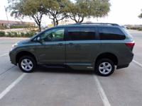 21K MILE TOYOTA SIENNA LE HANDICAP WHEELCHAIR POWER RAMP VAN Irving, TX - Image 6