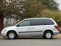 2006 Chrysler Town & Country Base 4dr Mini Van East Brunswick, NJ - Image 3