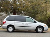 2006 Chrysler Town & Country Base 4dr Mini Van East Brunswick, NJ - Image 6