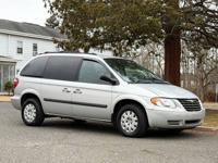 2006 Chrysler Town & Country Base 4dr Mini Van East Brunswick, NJ - Image 7