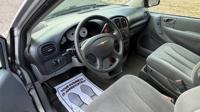 2006 Chrysler Town & Country Base 4dr Mini Van East Brunswick, NJ - Image 8