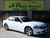 2016 Dodge Charger SXT 4dr Sedan - Image 3