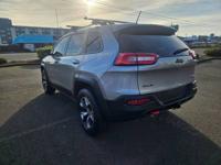 2015 Jeep Cherokee 4x4 4WD Trailhawk 4dr SUV SUV Roberto's Auto Sales - Image 7