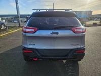 2015 Jeep Cherokee 4x4 4WD Trailhawk 4dr SUV SUV Roberto's Auto Sales - Image 8