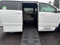 2019 Dodge Grand Caravan - HANDICAP VAN / WHEELCHAIR VAN / ONLY 60K MI Wheelchair Van In Beaverton - Image 8