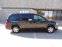 DODGE GRAND CARAVAN SXT MOBILITY HANDICAPPED WHEELCHAIR POWER RAMP VAN Irving, TX - Image 3