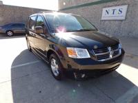 DODGE GRAND CARAVAN SXT MOBILITY HANDICAPPED WHEELCHAIR POWER RAMP VAN Irving, TX - Image 4