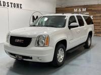 2013 GMC Yukon XL SLT Sport Utility 4X4 / 3RD ROW SEAT/Backup Cam 1/2 Ton + MM Investment Cars-Gladstone / WE SHIP NATIONWIDE