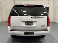 2013 GMC Yukon XL SLT Sport Utility 4X4 / 3RD ROW SEAT/Backup Cam 1/2 Ton + MM Investment Cars-Gladstone / WE SHIP NATIONWIDE - Image 7