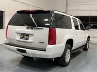 2013 GMC Yukon XL SLT Sport Utility 4X4 / 3RD ROW SEAT/Backup Cam 1/2 Ton + MM Investment Cars-Gladstone / WE SHIP NATIONWIDE - Image 9