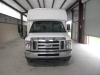 2022 ford E450 MINIBUS SEATING 20 PASSENGERS WITH WHEEL CHAIR LIFT - Image 3