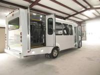 2022 ford E450 MINIBUS SEATING 20 PASSENGERS WITH WHEEL CHAIR LIFT - Image 5