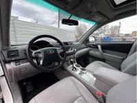 2012 Toyota Highlander Sport AWD - No Accident Carfax Federal Blvd. Denver. 80221 - Image 3