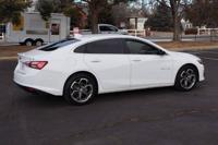 2020 Chevrolet Malibu Chevy LT Sedan Victory Motors of Colorado - Image 5
