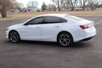 2020 Chevrolet Malibu Chevy LT Sedan Victory Motors of Colorado - Image 9