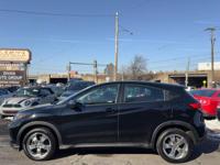 2018 HONDA HRV AWD ONE OWNER GREAT ON GAS RUNS GREAT FINANCE WARRANTY FEASTERVILLE - Image 4