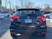 2018 HONDA HRV AWD ONE OWNER GREAT ON GAS RUNS GREAT FINANCE WARRANTY FEASTERVILLE - Image 6
