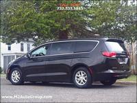 2017 Chrysler Pacifica Touring 4dr Mini Van East Brunswick, NJ - Image 4
