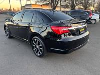 2013 Chrysler 200 S Sedan / Automatic/ Heated Leather/ ONLY 98K Miles Salem/1477 Hawthorne Ave NE - Image 4