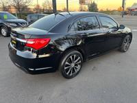 2013 Chrysler 200 S Sedan / Automatic/ Heated Leather/ ONLY 98K Miles Salem/1477 Hawthorne Ave NE - Image 5