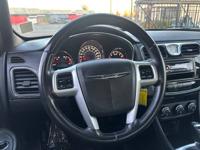 2013 Chrysler 200 S Sedan / Automatic/ Heated Leather/ ONLY 98K Miles Salem/1477 Hawthorne Ave NE - Image 9