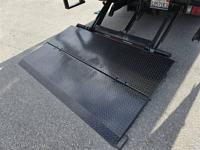 2021 Isuzu NPR 12ft BOX 6.6L Gas,2000LB pWR lift gate,ONLY 51K MILES north san diego county - Image 4