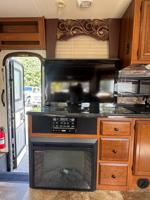 2012 COACHMEN LEPRECHAUN V10* GAS* 2 SLIDES* CLEAN CARFAX *FINANCING** PORT ST. LUCIE, FL (772) 212-3005️⃣ O.B.O - Image 9